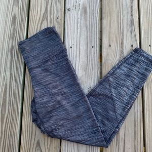 Cropped/capri gray and black Old Navy active workout leggings